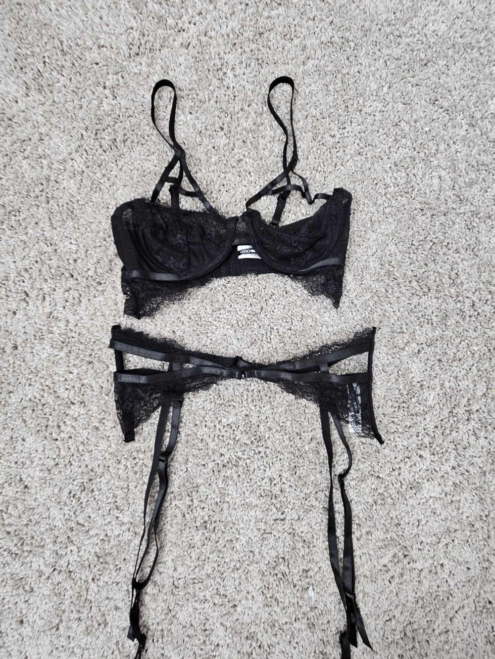 Black Lace Lingerie Bra & Garter Set - Elegant Women's Intimates